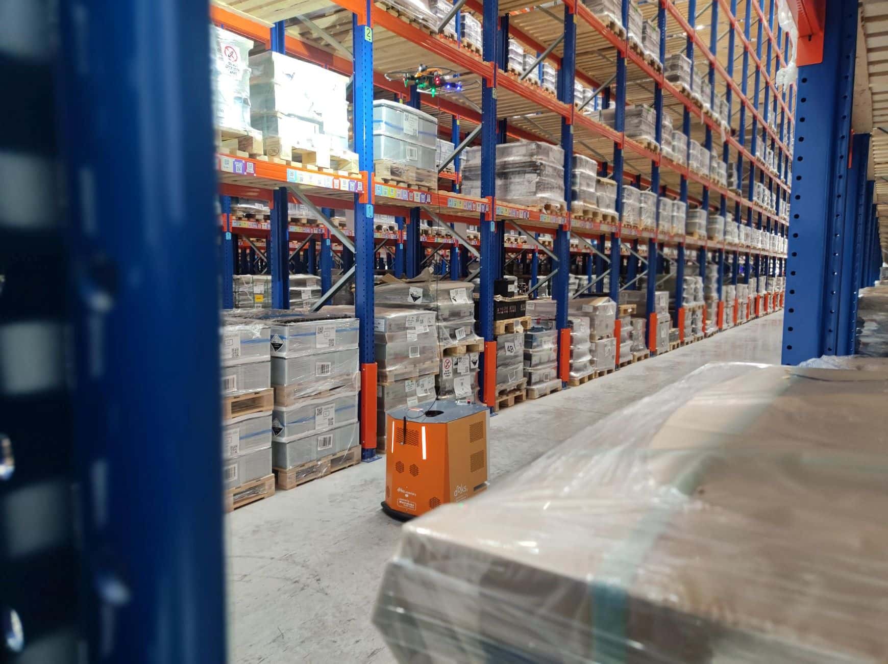 Automated warehouse inventory drone and AMR solution scanning pallets in a UK Distribution Centre